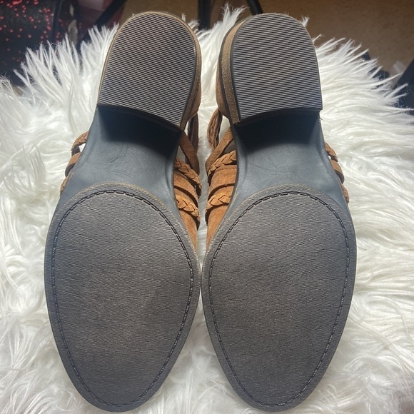 Anderson Caslon Liam Braided Suede in shade Cognac